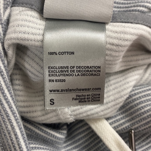 Avalanche women’s long turtleneck sweater. Small size. W16.5 L32, 100% cotton. - Picture 4 of 8